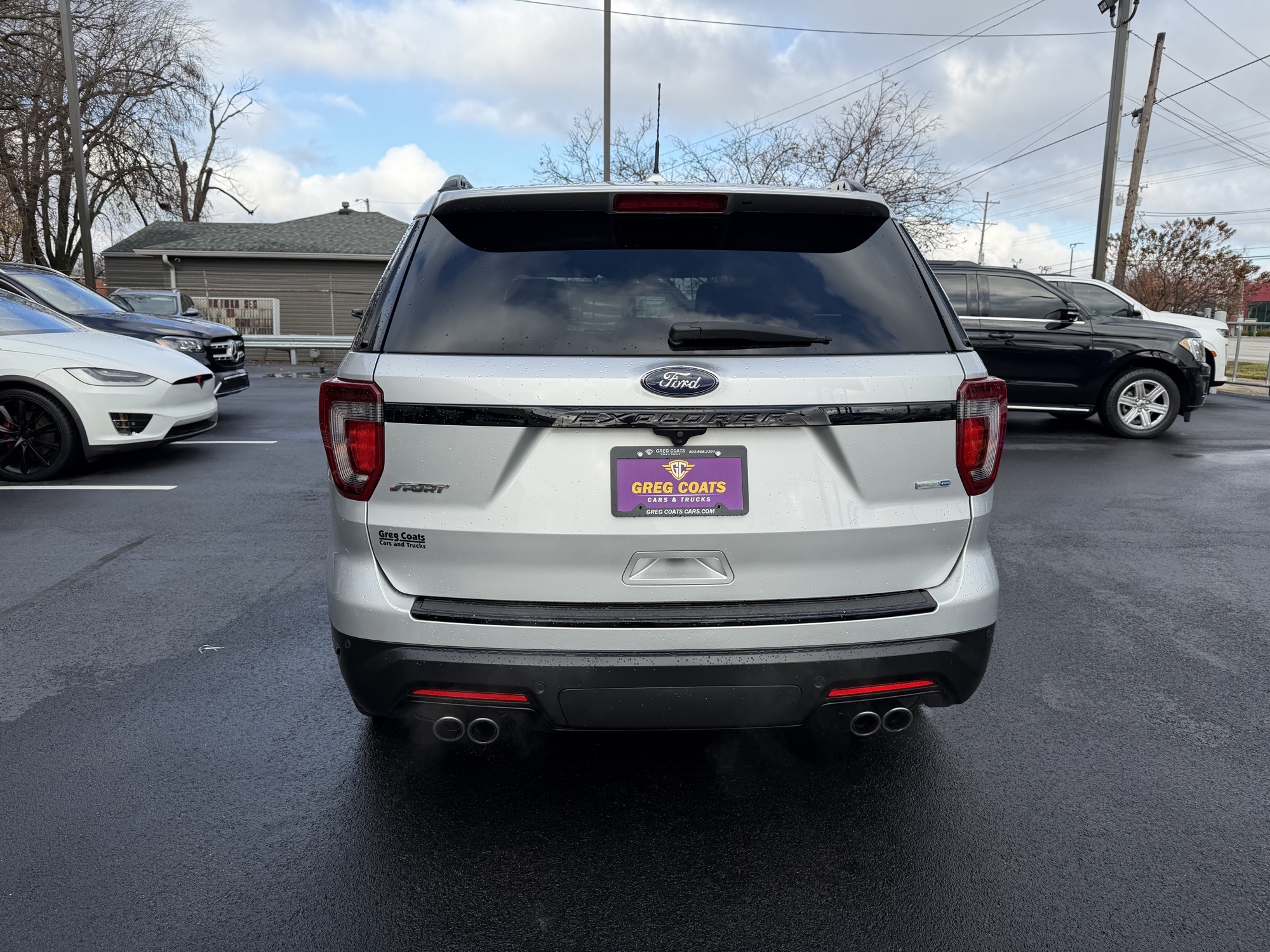 2018 Ford Explorer Sport photo 2