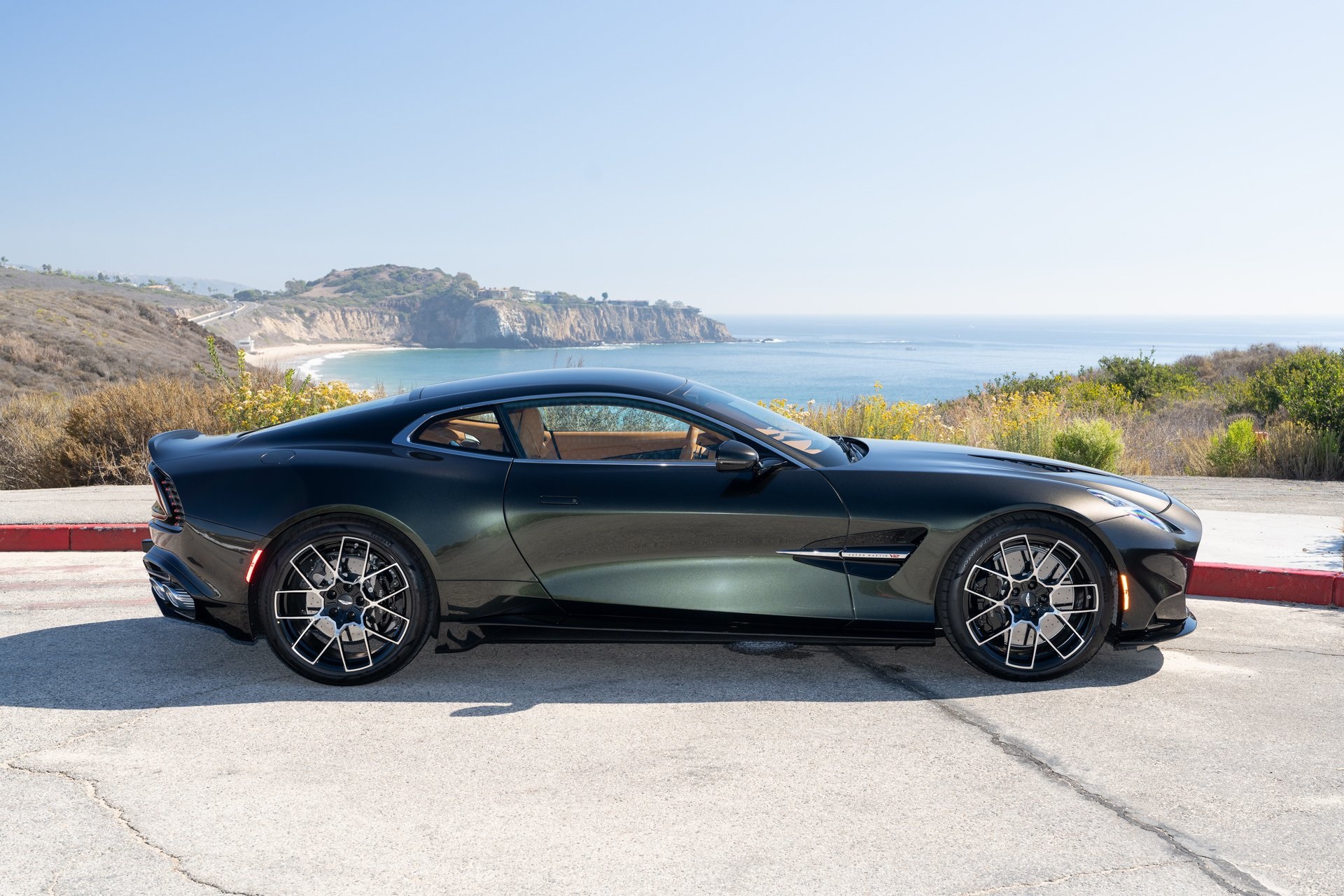 Aston Martin 2026 Vanquish 