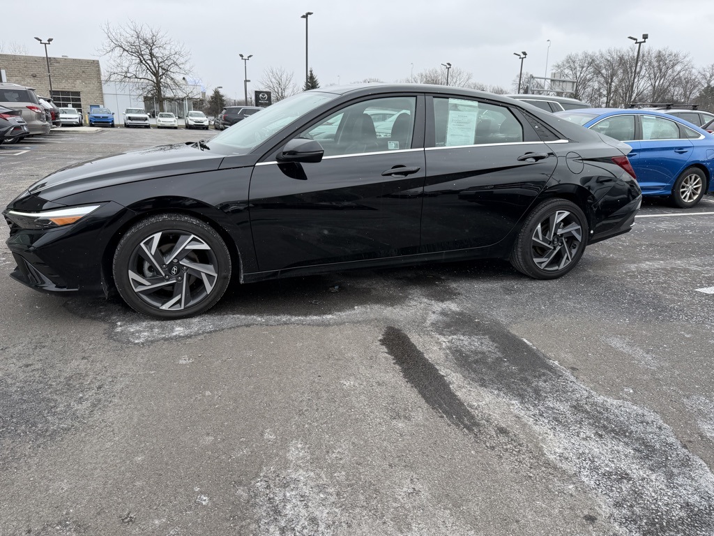2025 Hyundai Elantra Limited FWD