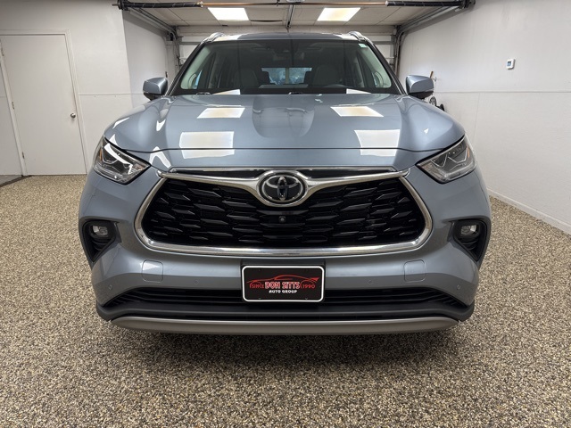 2023 Toyota Highlander Platinum photo 2