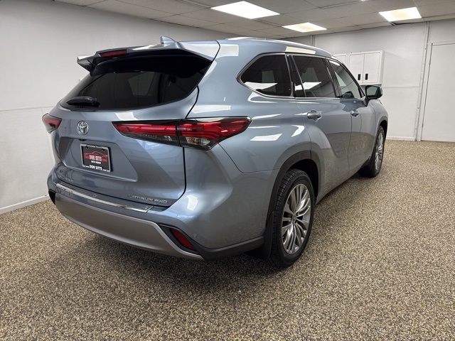 2023 Toyota Highlander Platinum photo 4