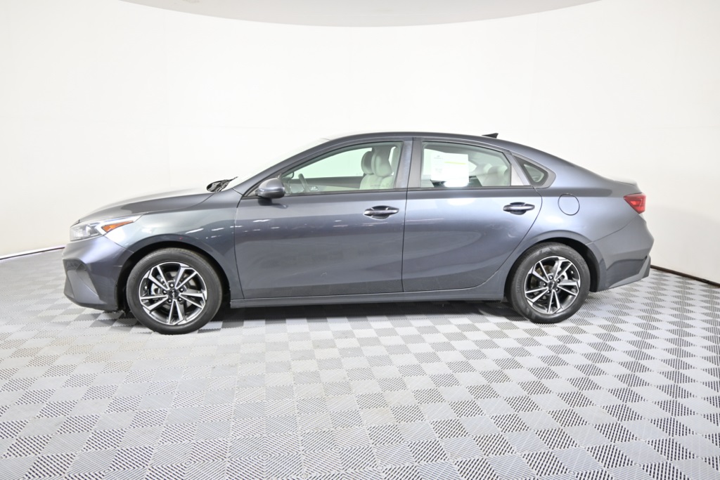 Used 2022 Kia FORTE LXS with VIN 3KPF24AD6NE493680 for sale in Forest Lake, Minnesota