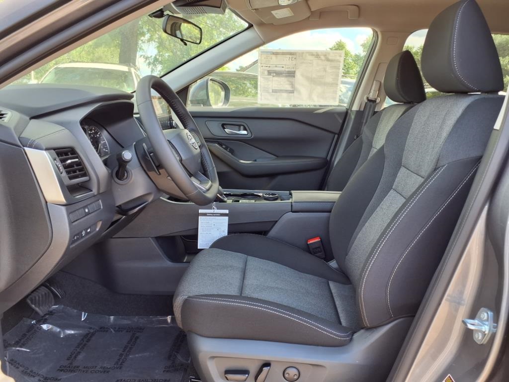 2025 Nissan Rogue SV AWD photo 2
