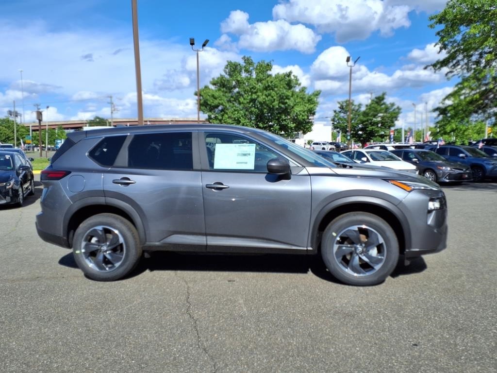 2025 Nissan Rogue SV AWD photo 3