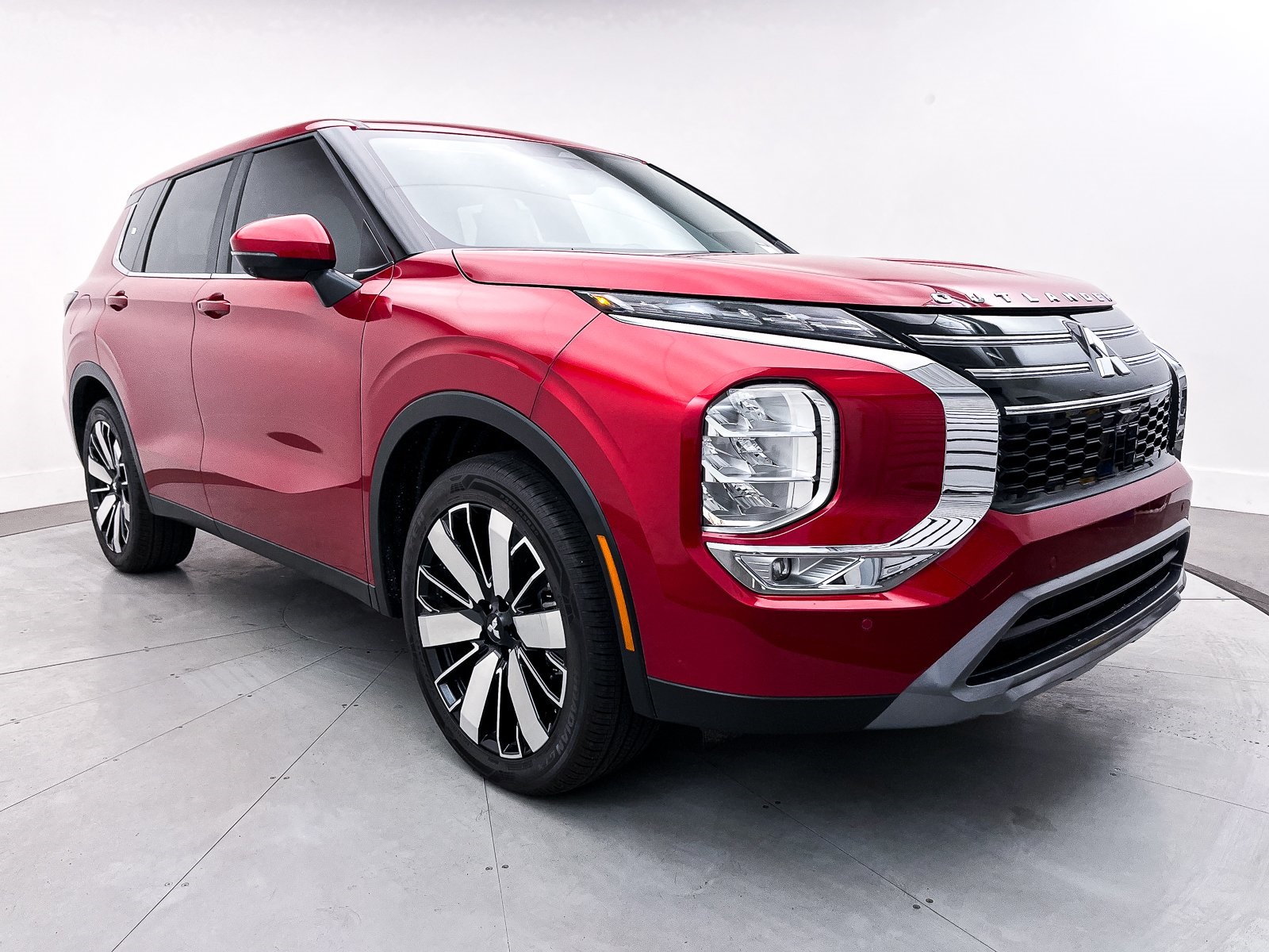 2025 Mitsubishi Outlander SE's photo