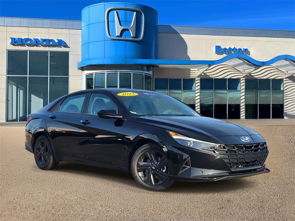 2023 Hyundai Elantra SEL FWD
