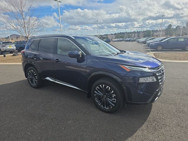 2025 Nissan Rogue Platinum's photo