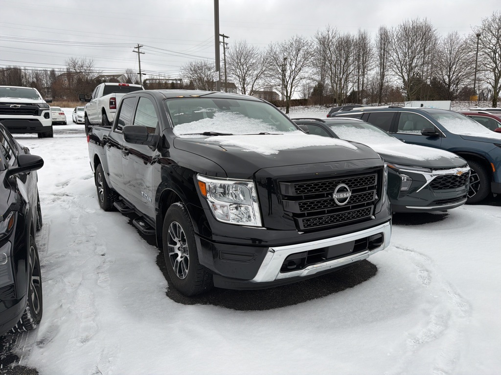 2023 Nissan Titan SV Crew Cab 4WD