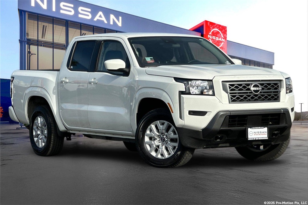 2023 Nissan Frontier SV's photo