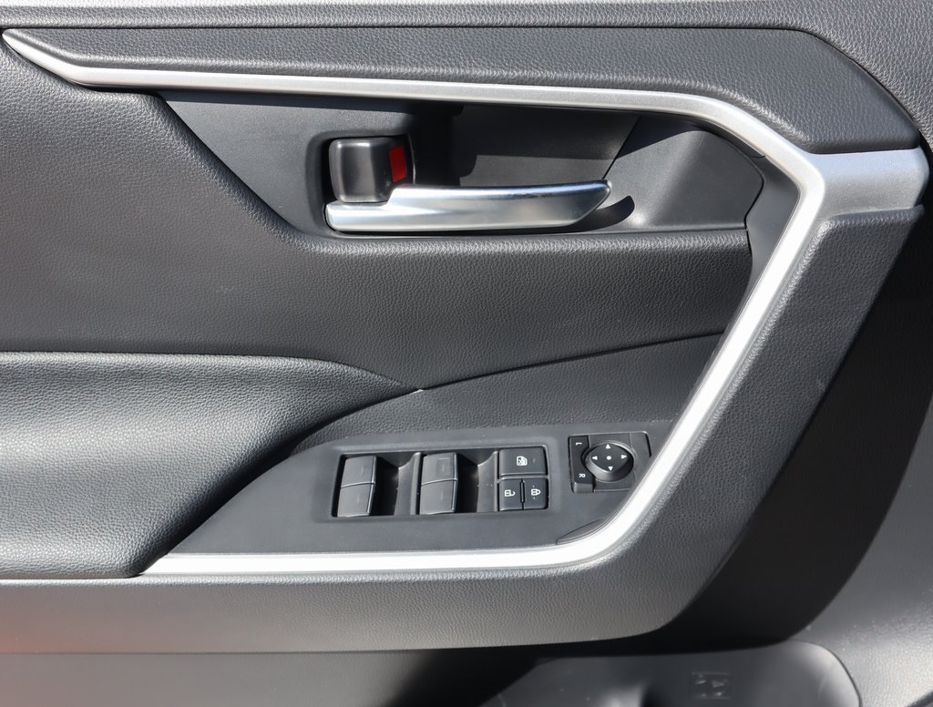 Thumbnail: 2023 Toyota RAV4 - 15