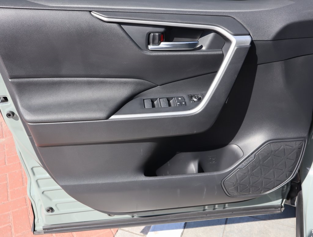 Thumbnail: 2023 Toyota RAV4 - 16