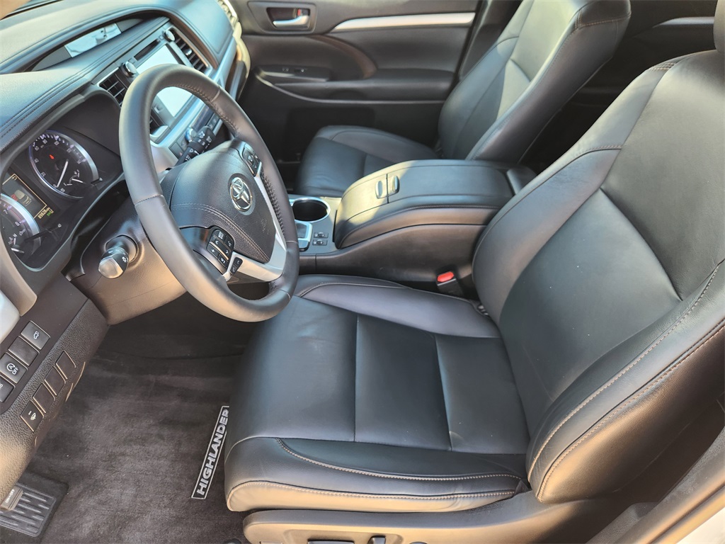 2019 Toyota Highlander XLE White at Don McGill Toyota