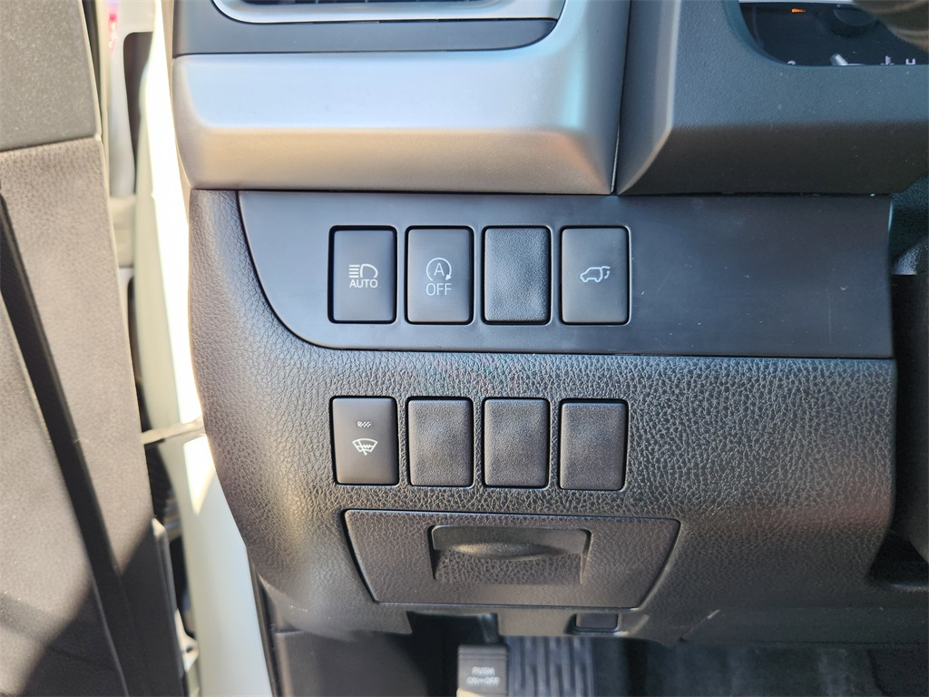 2019 Toyota Highlander XLE White at Don McGill Toyota