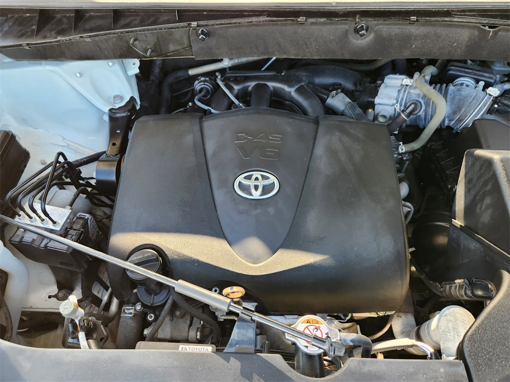 2019 Toyota Highlander XLE White at Don McGill Toyota