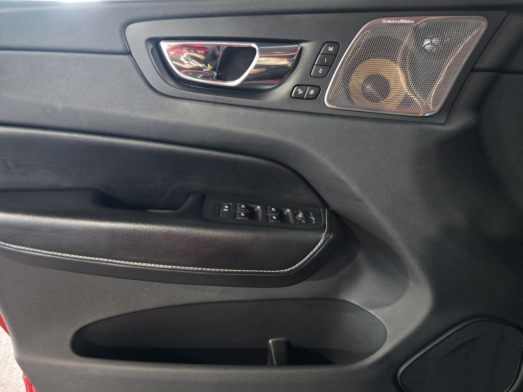 Thumbnail: 2018 Volvo XC60 - 12