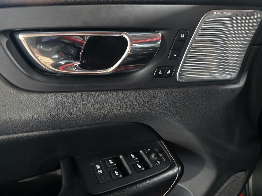 Thumbnail: 2018 Volvo XC60 - 13