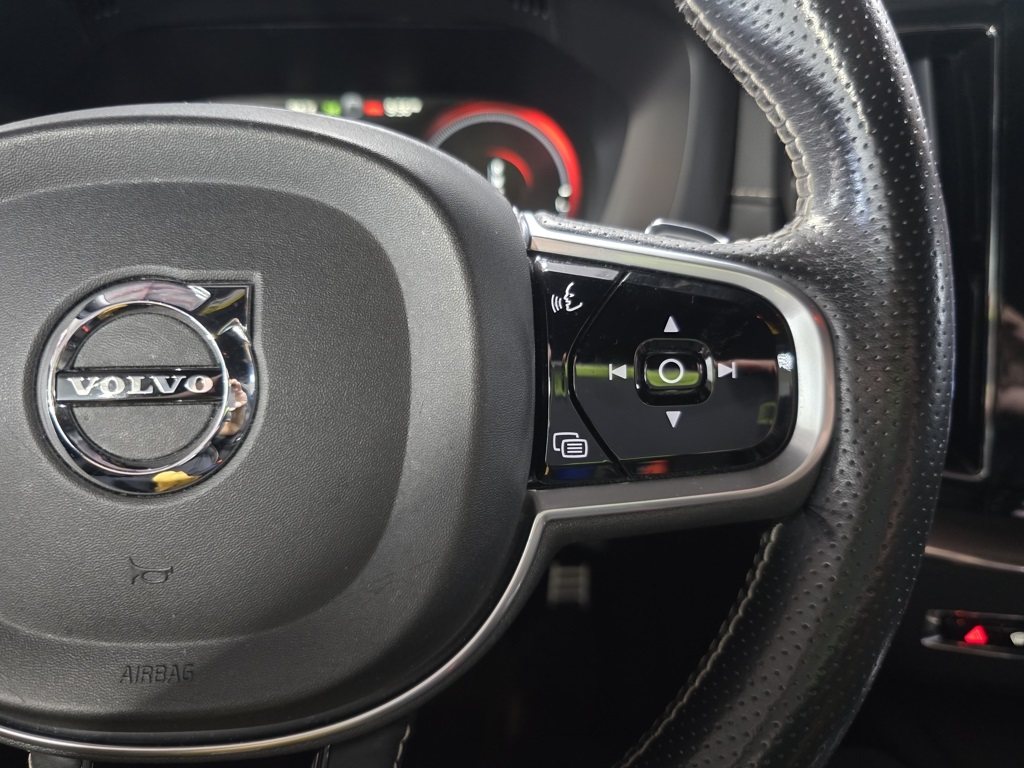 Thumbnail: 2018 Volvo XC60 - 17