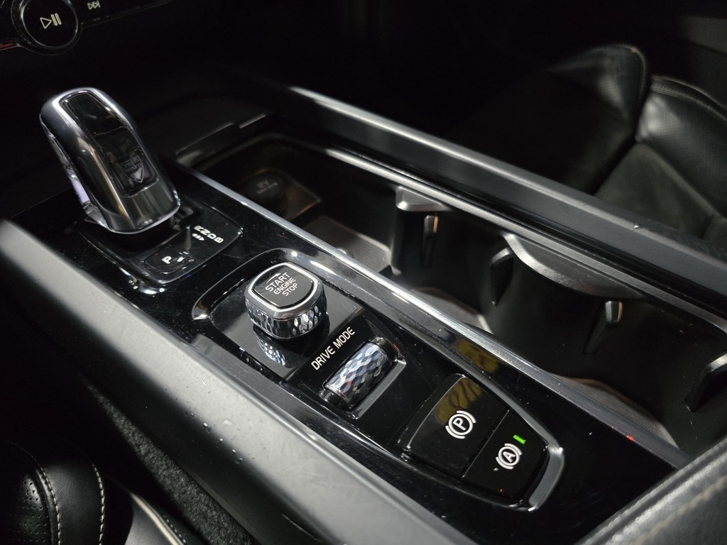 Thumbnail: 2018 Volvo XC60 - 24
