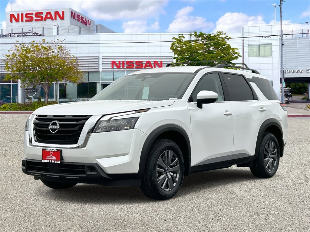 2025 Nissan Pathfinder SV's photo