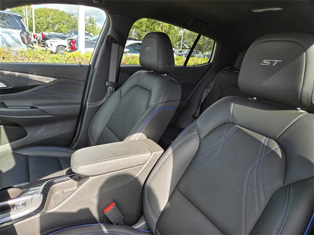 2025 Buick Envista Sport Touring White at Big Star Buick GMC