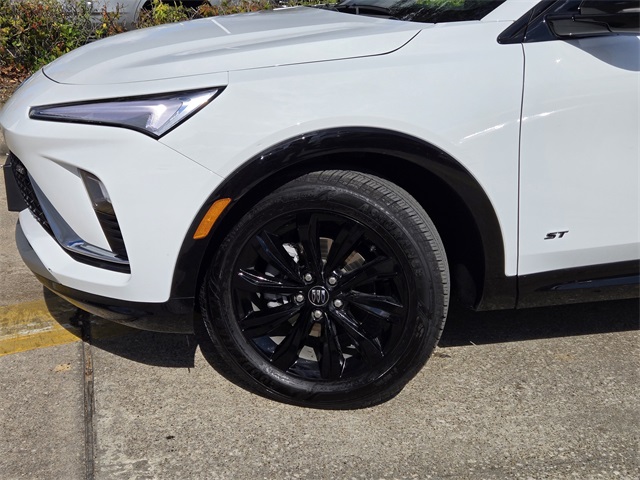 2025 Buick Envista Sport Touring White at Big Star Buick GMC