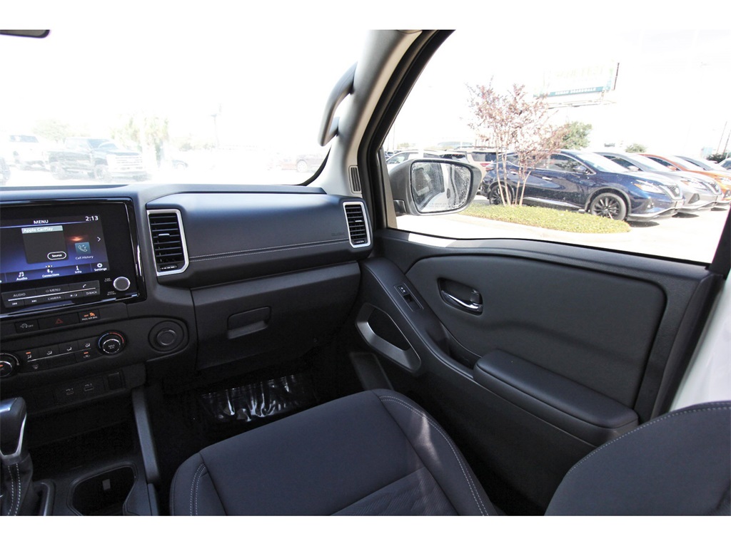 2024 Nissan Frontier SV - 7