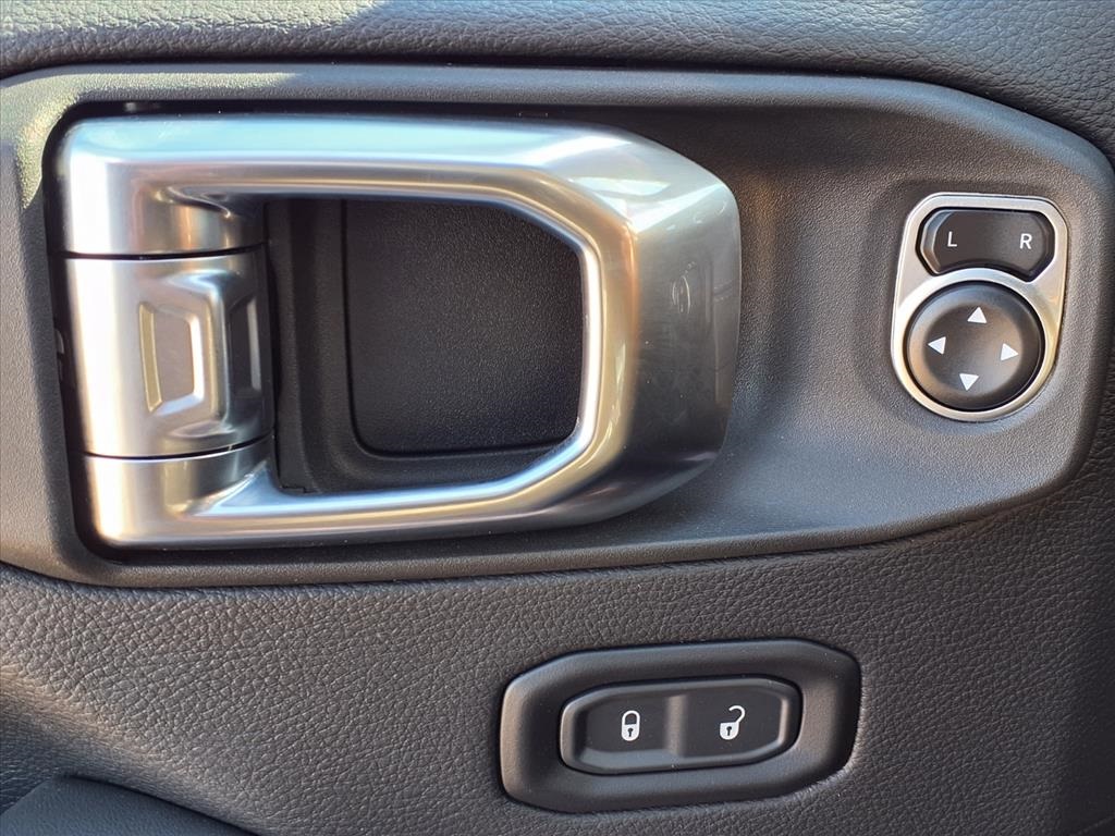 2025 Jeep Gladiator Sport - 11