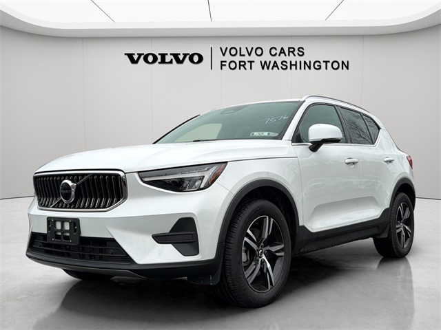 2025 Volvo XC40 B5 Core