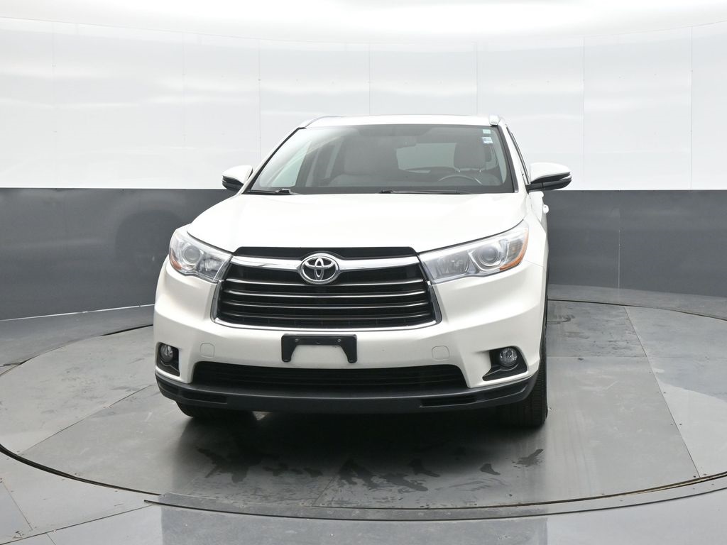 Used 2015 Toyota Highlander XLE V6 with VIN 5TDJKRFH8FS106833 for sale in Kansas City