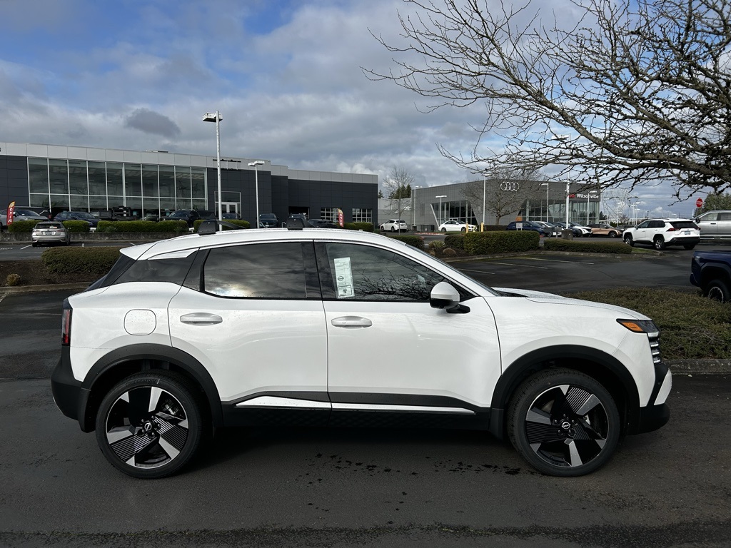 2025 Nissan Kicks SR photo 4