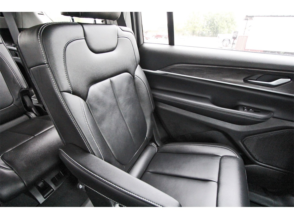 2023 Jeep Grand Cherokee L Limited - 11