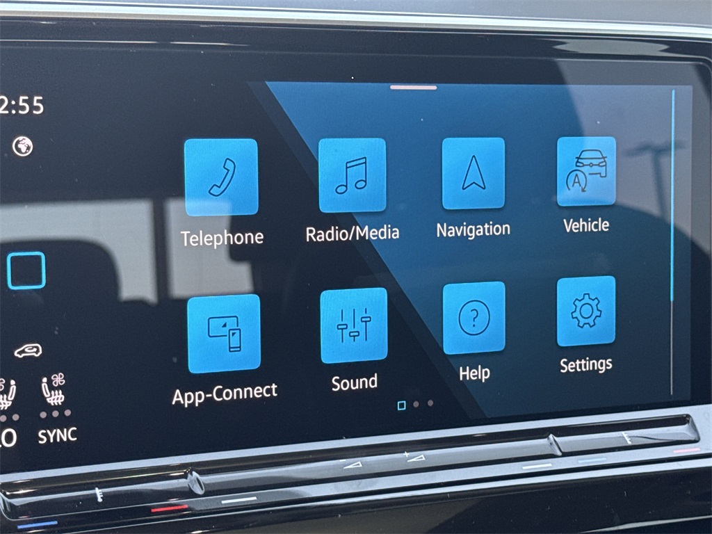 2025 Volkswagen Atlas 2.0T SE w/Technology Gray at DeMontrond Auto Country