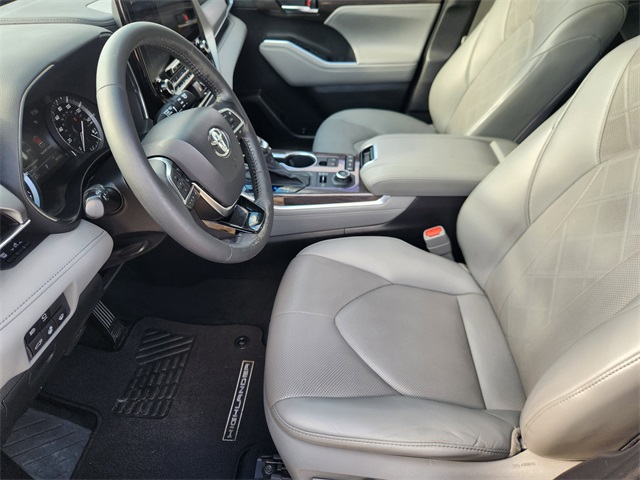 2021 Toyota Highlander Platinum  at Tom Peacock Cadillac