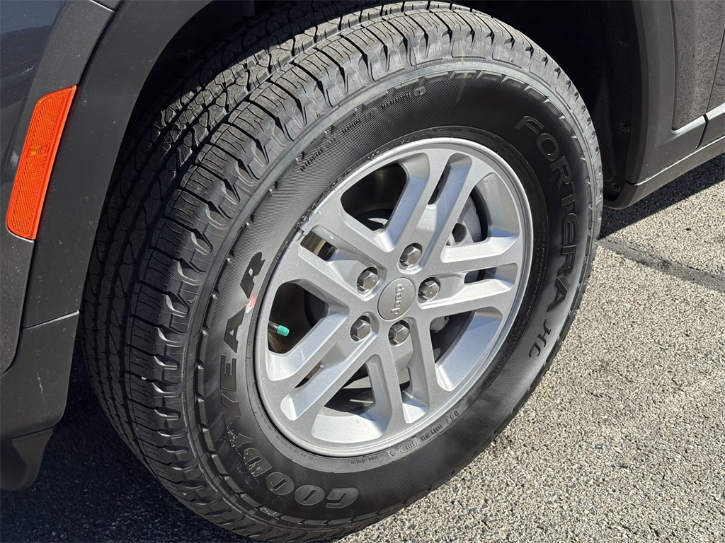 New Car 2025 Jeep Grand Cherokee  Laredo For Sale Under $35,000 In San Marcos, Texas