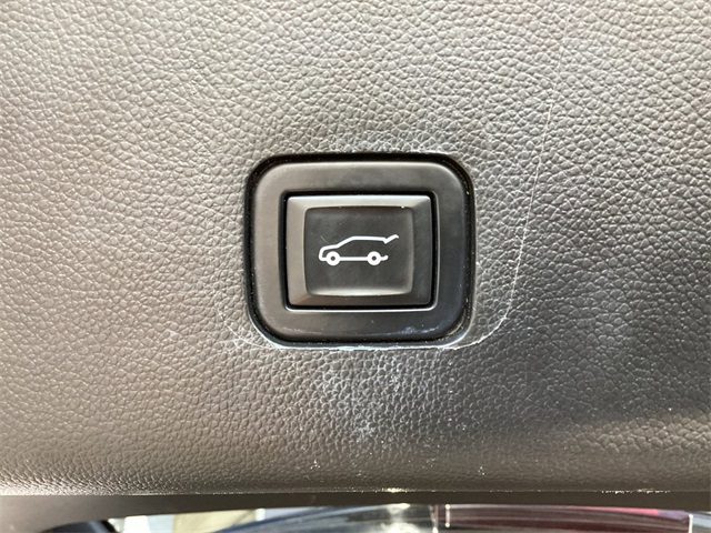 Used Car 2021 Chevrolet Traverse  Premier For Sale Under $30,000 In San Antonio, Texas