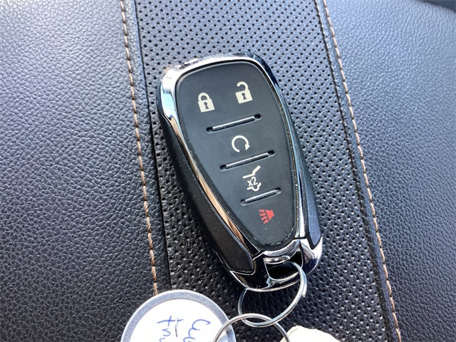 Used Car 2021 Chevrolet Traverse  Premier For Sale Under $30,000 In San Antonio, Texas