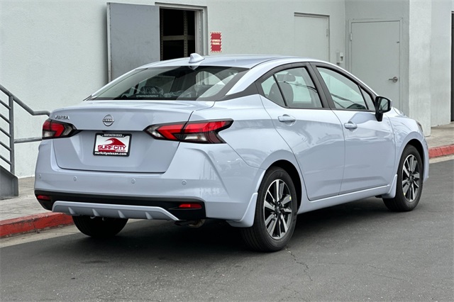 2025 Nissan Versa 1.6 SV photo 3