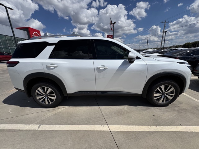 2025 Nissan Pathfinder SL photo 4