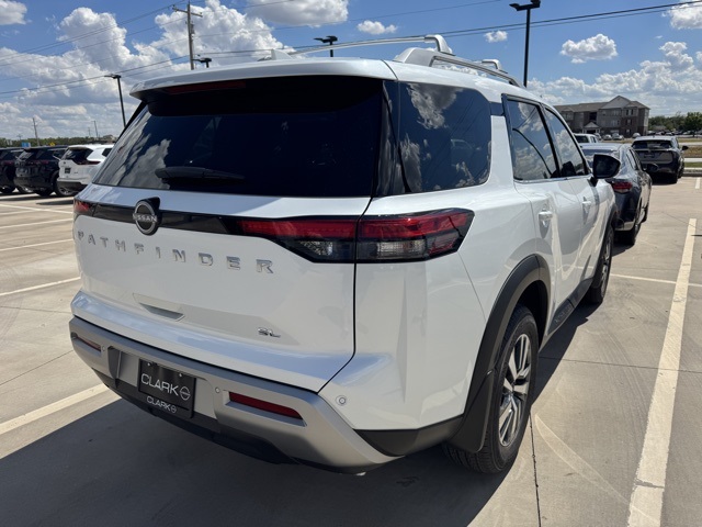 2025 Nissan Pathfinder SL photo 5