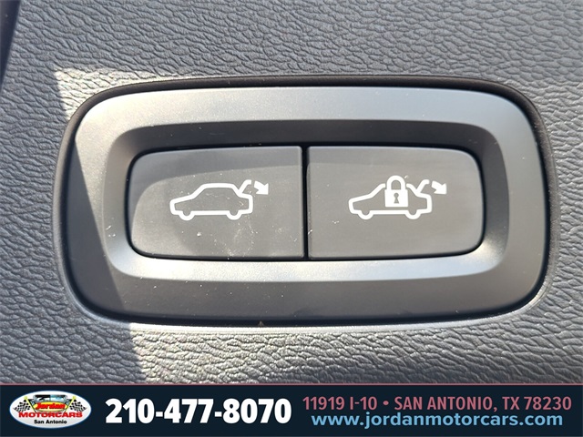 Used Car 2020 Volvo Xc60  T5 Inscription For Sale In San Antonio, Texas