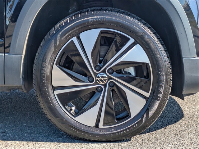 2024 Volkswagen Taos 1.5T SE Black at Stokes Volkswagen