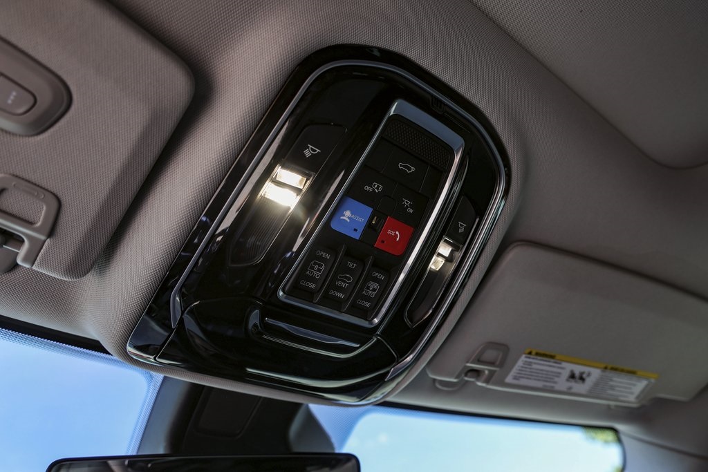 2022 Jeep Grand Cherokee L  Overland In Austin, Texas