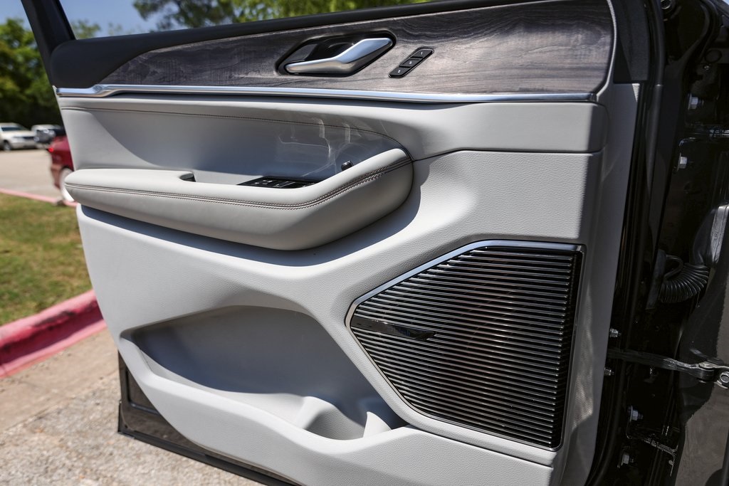 2022 Jeep Grand Cherokee L  Overland In Austin, Texas