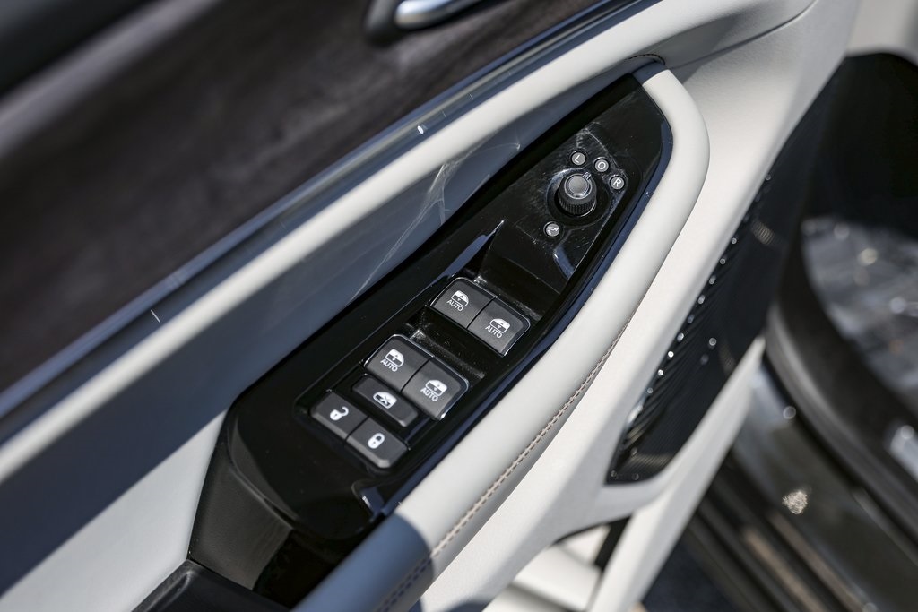 2022 Jeep Grand Cherokee L  Overland In Austin, Texas