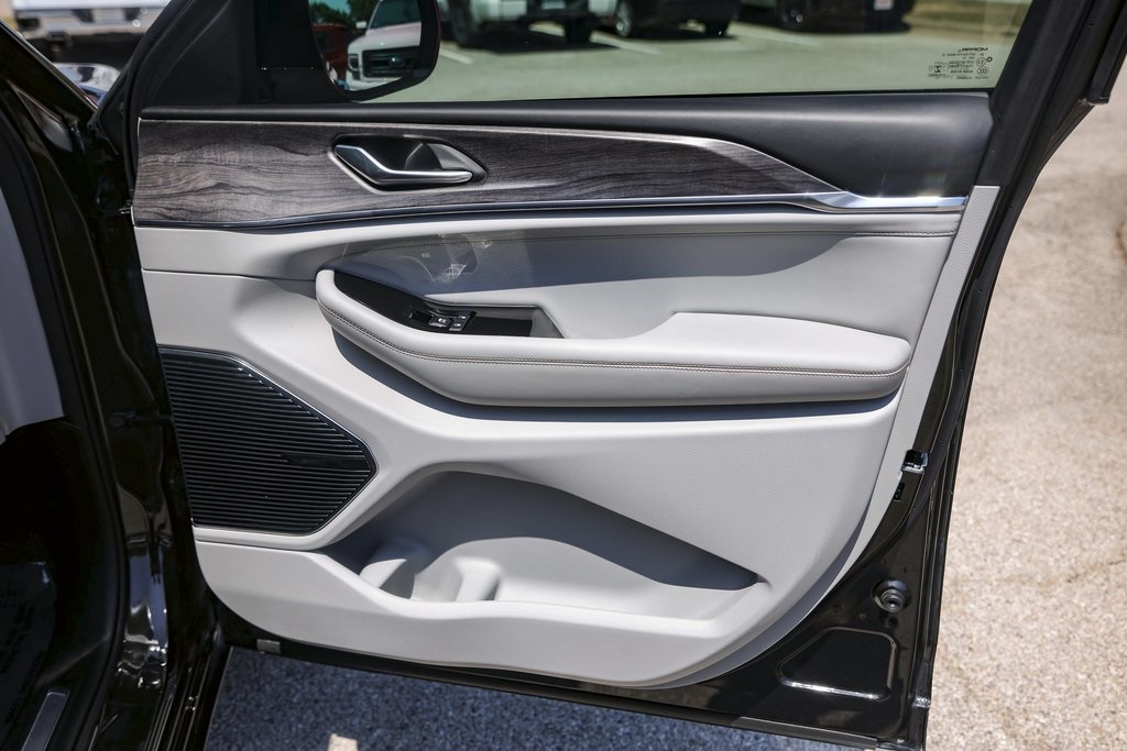 2022 Jeep Grand Cherokee L  Overland In Austin, Texas