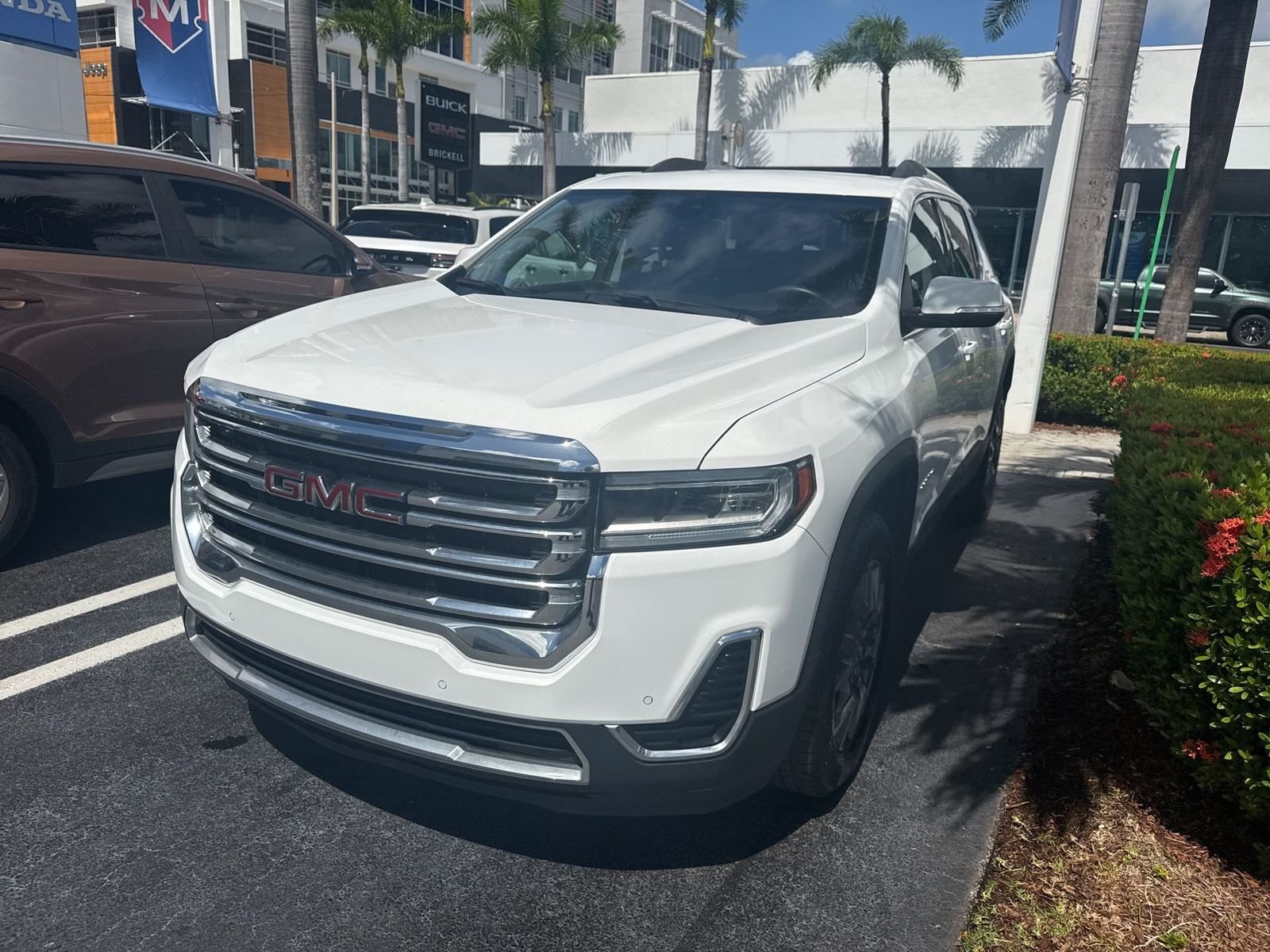 2022 GMC Acadia SLE's photo