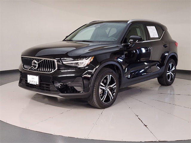 2025 Volvo XC40 B5 Core