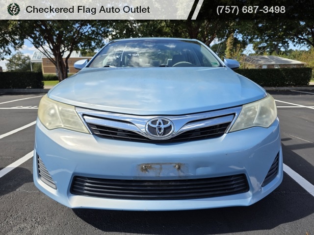 2013 Toyota Camry LE photo 2