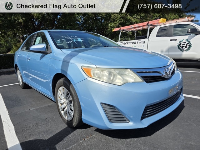 2013 Toyota Camry LE photo 3
