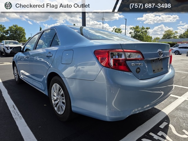 2013 Toyota Camry LE photo 4